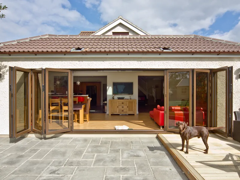Bifold Leyton