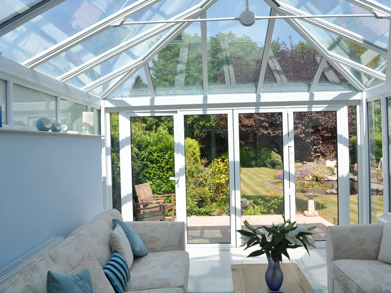 Bifold Leyton