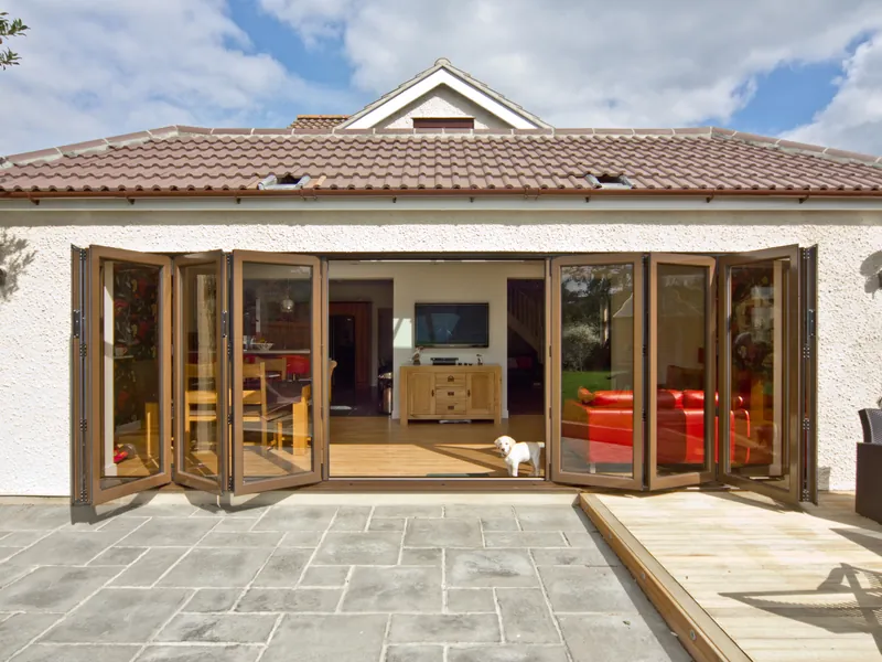 Bifold Leyton