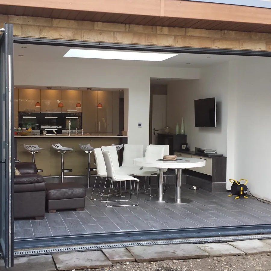 Bifold Leyton
